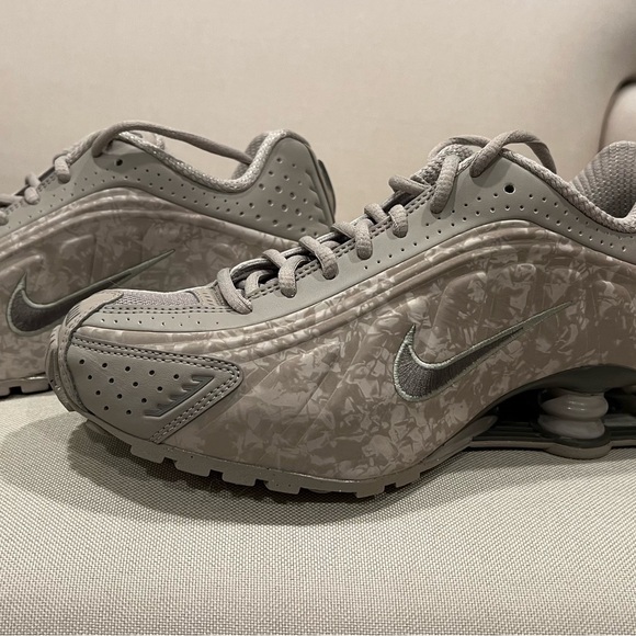 Nike Shox R4 - Picture 1 of 6